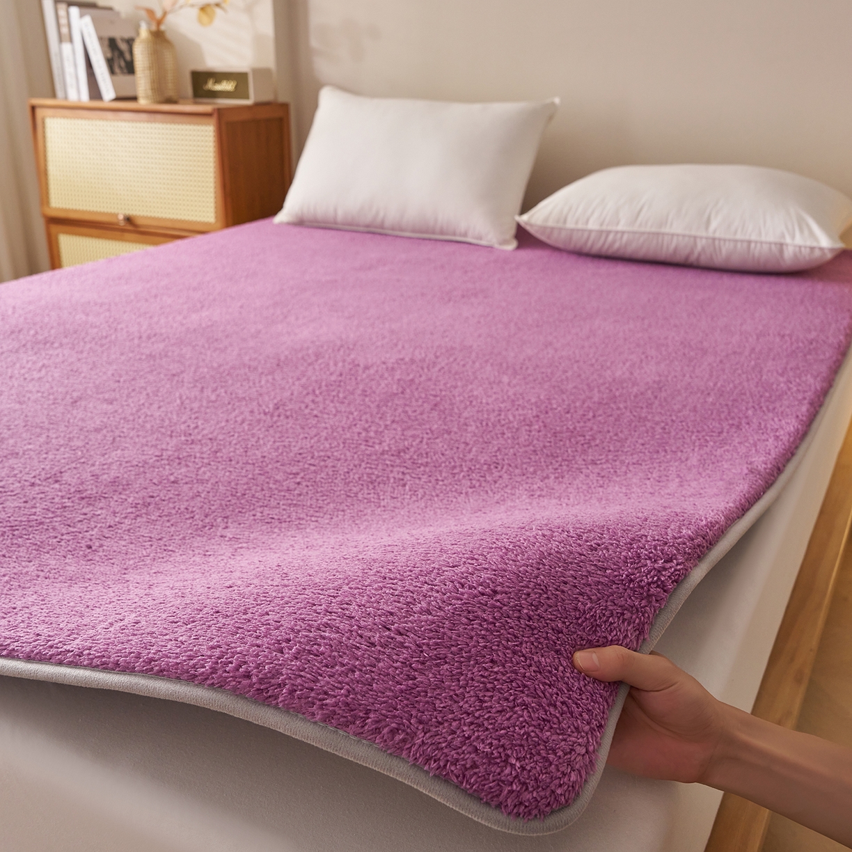 91家纺网 家纺一手货源 找家纺 伊赛家纺 2026新款羊羔绒床垫 紫色