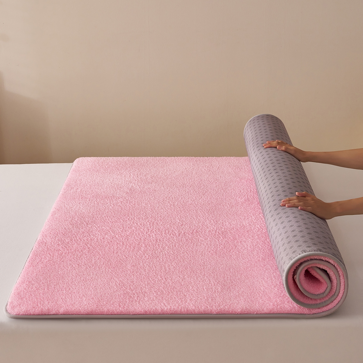 91家纺网 家纺一手货源 找家纺 伊赛家纺 2026新款羊羔绒床垫 粉玉