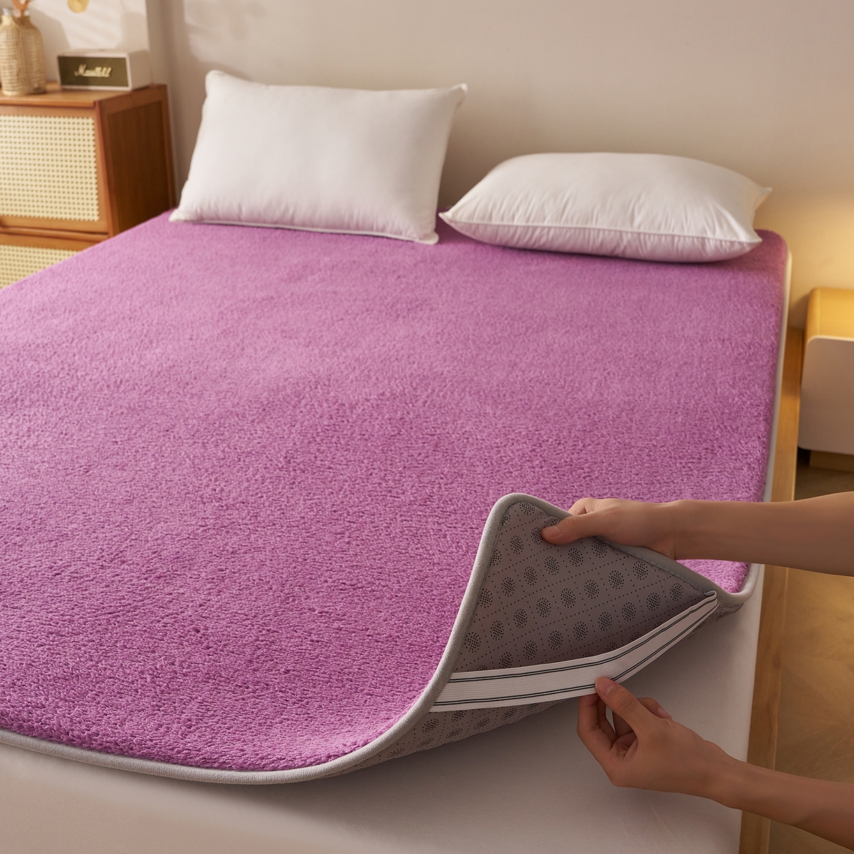 91家纺网 家纺一手货源 找家纺 伊赛家纺 2026新款羊羔绒床垫 紫色