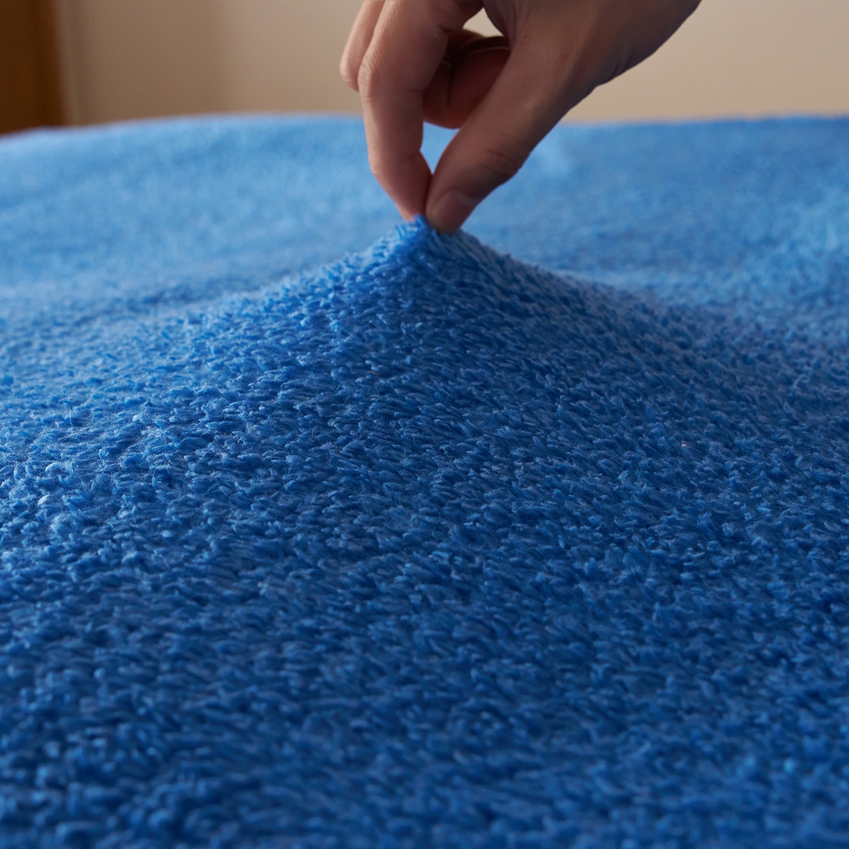 91家纺网 家纺一手货源 找家纺 伊赛家纺 2026新款羊羔绒床垫 深蓝