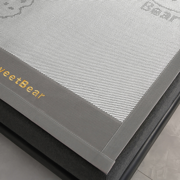 91家纺网 家纺一手货源 找家纺 苏迪网销供货 2026新款冰藤席可爱熊刺绣款凉席藤席双面可用冰丝席 可爱熊-灰色