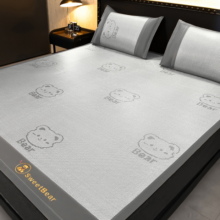 91家纺网 家纺一手货源 找家纺 苏迪网销供货 2026新款冰藤席可爱熊刺绣款凉席藤席双面可用冰丝席 可爱熊-灰色