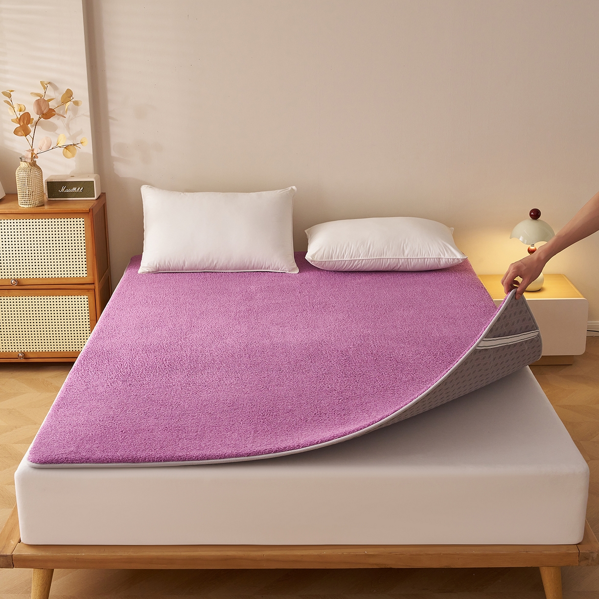 91家纺网 家纺一手货源 找家纺 伊赛家纺 2026新款羊羔绒床垫 紫色