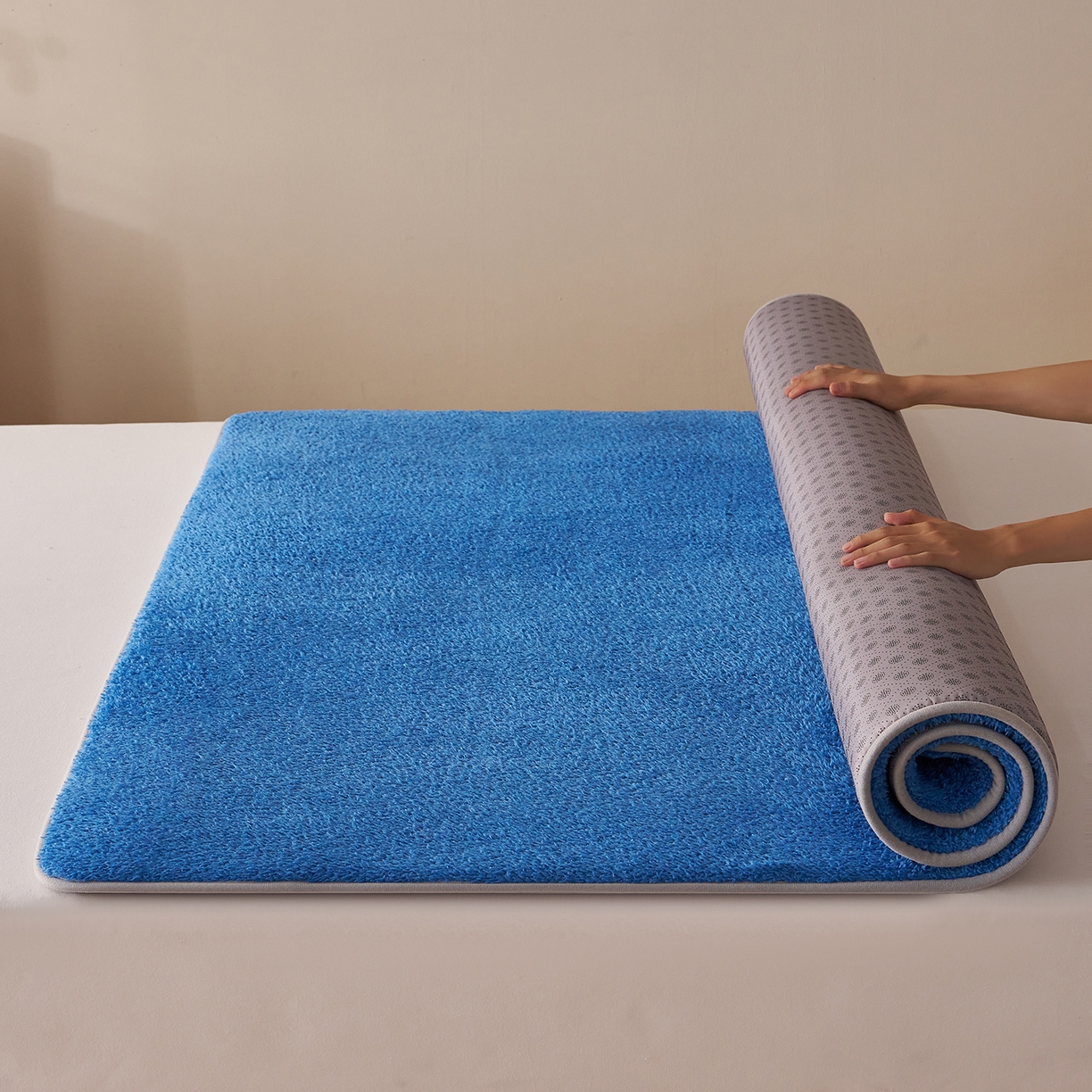 91家纺网 家纺一手货源 找家纺 伊赛家纺 2026新款羊羔绒床垫 深蓝