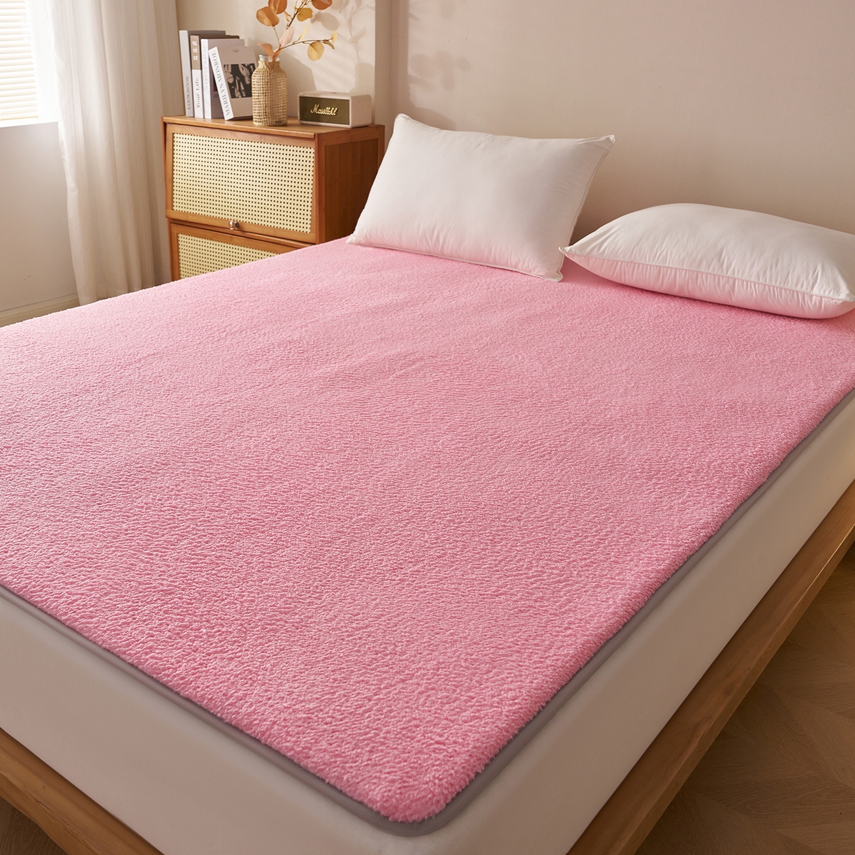 91家纺网 家纺一手货源 找家纺 伊赛家纺 2026新款羊羔绒床垫 粉玉