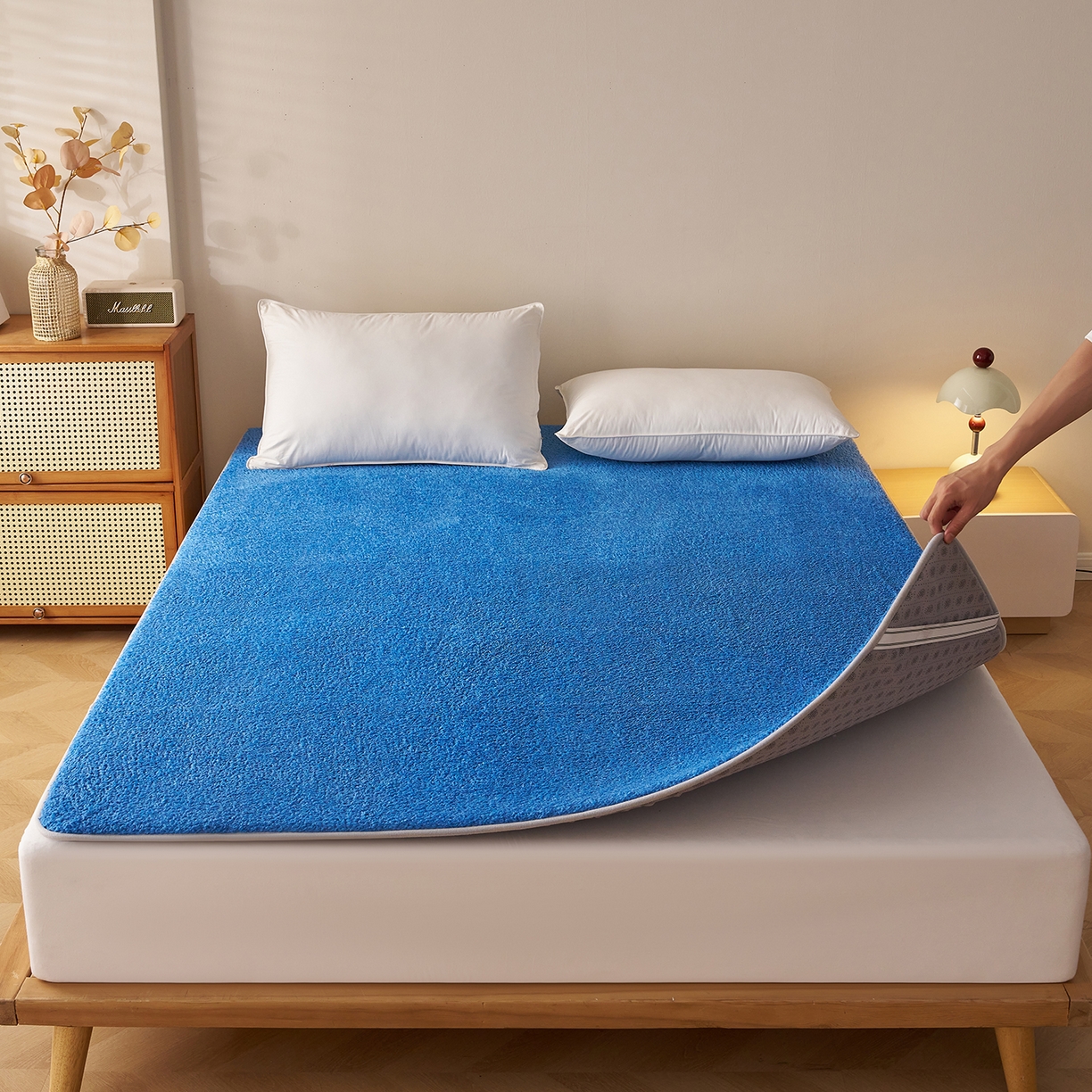 91家纺网 家纺一手货源 找家纺 伊赛家纺 2026新款羊羔绒床垫 深蓝