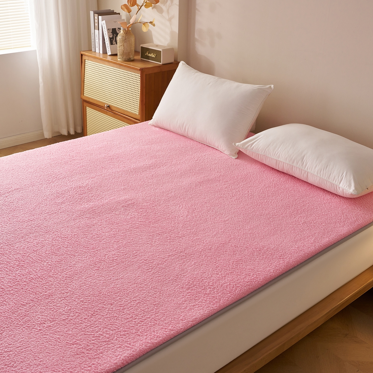 91家纺网 家纺一手货源 找家纺 伊赛家纺 2026新款羊羔绒床垫 粉玉