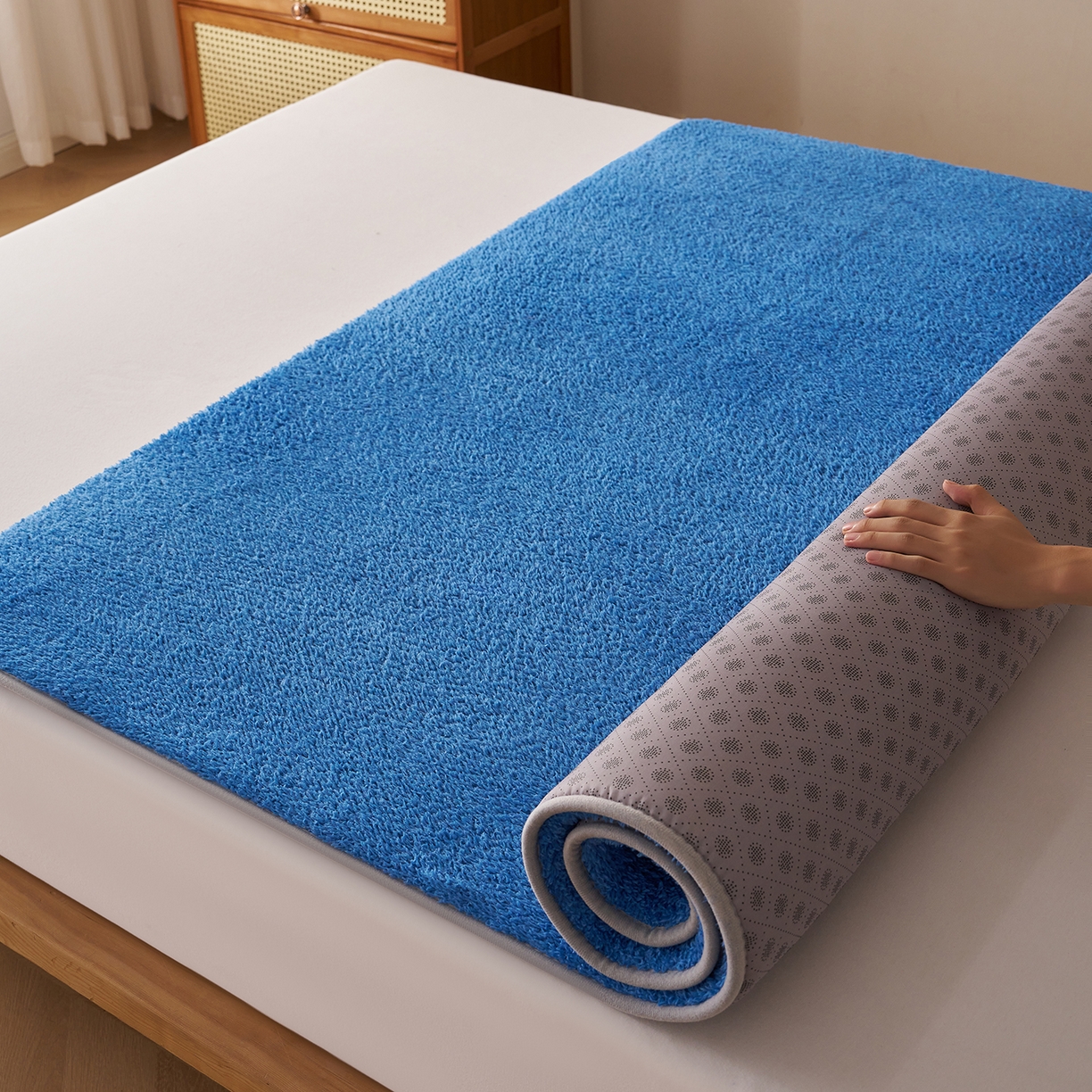 91家纺网 家纺一手货源 找家纺 伊赛家纺 2026新款羊羔绒床垫 深蓝