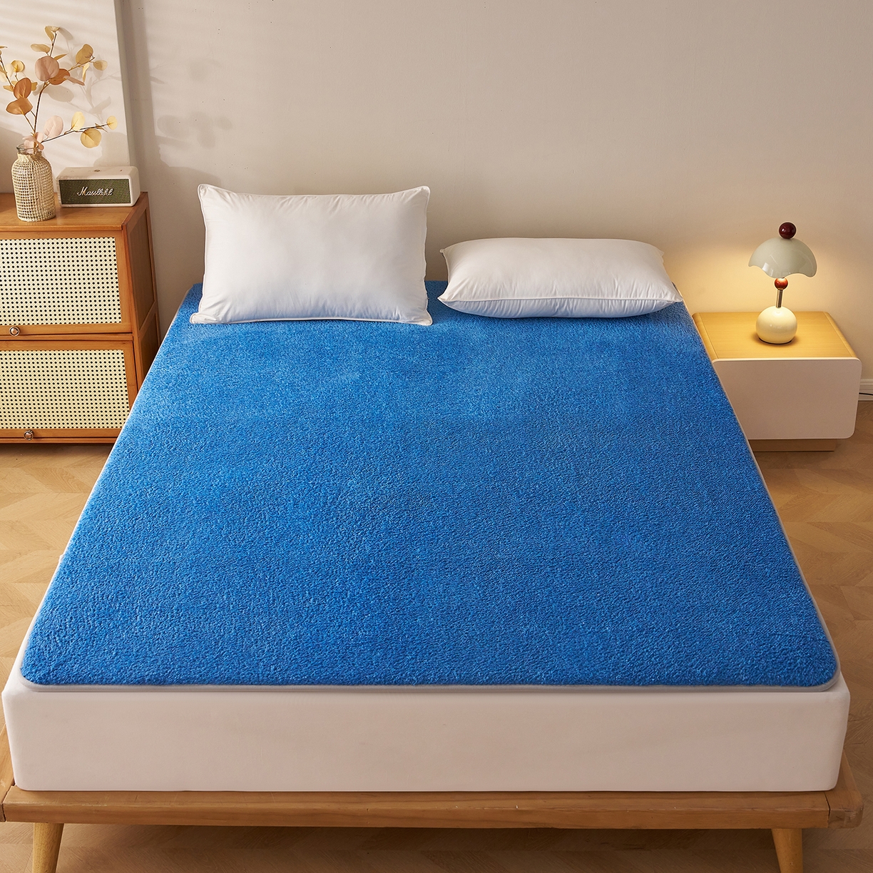 91家纺网 家纺一手货源 找家纺 伊赛家纺 2026新款羊羔绒床垫 深蓝