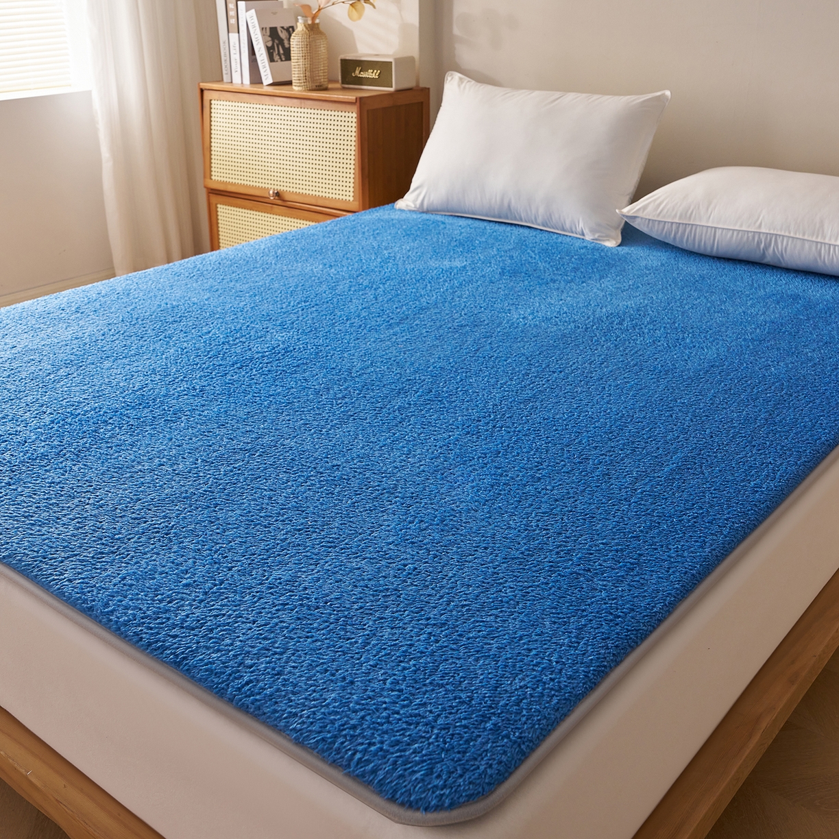 91家纺网 家纺一手货源 找家纺 伊赛家纺 2026新款羊羔绒床垫 深蓝