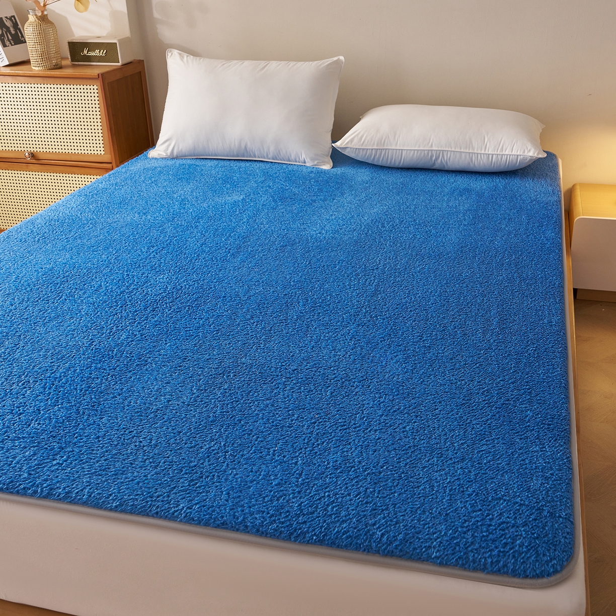 91家纺网 家纺一手货源 找家纺 伊赛家纺 2026新款羊羔绒床垫 深蓝