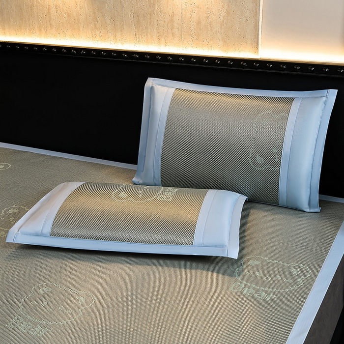 91家纺网 家纺一手货源 找家纺 苏迪网销供货 2026新款冰藤席可爱熊刺绣款凉席藤席双面可用冰丝席 可爱熊-绿色