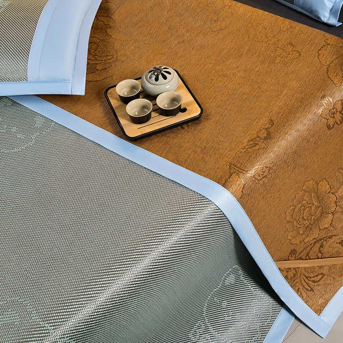 91家纺网 家纺一手货源 找家纺 苏迪网销供货 2026新款冰藤席可爱熊刺绣款凉席藤席双面可用冰丝席 可爱熊-绿色