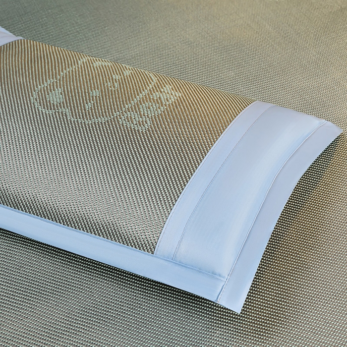 91家纺网 家纺一手货源 找家纺 苏迪网销供货 2026新款冰藤席可爱熊刺绣款凉席藤席双面可用冰丝席 可爱熊-绿色