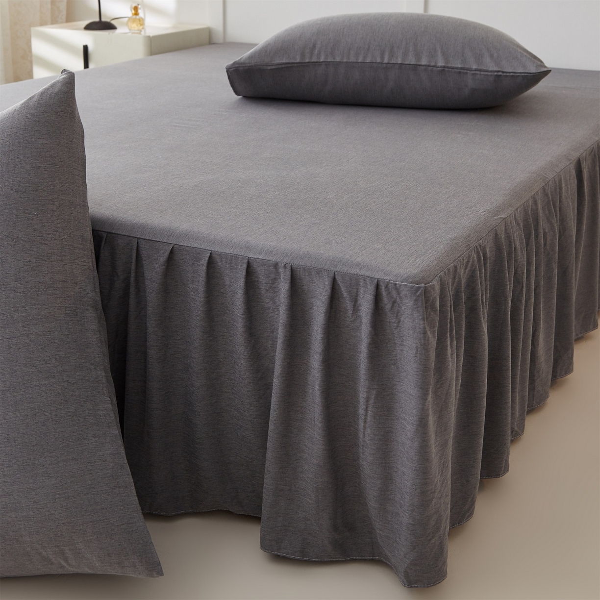 91家纺网 家纺一手货源 找家纺 伊赛家纺 2026新款竹纤维单品床裙系列 浅灰