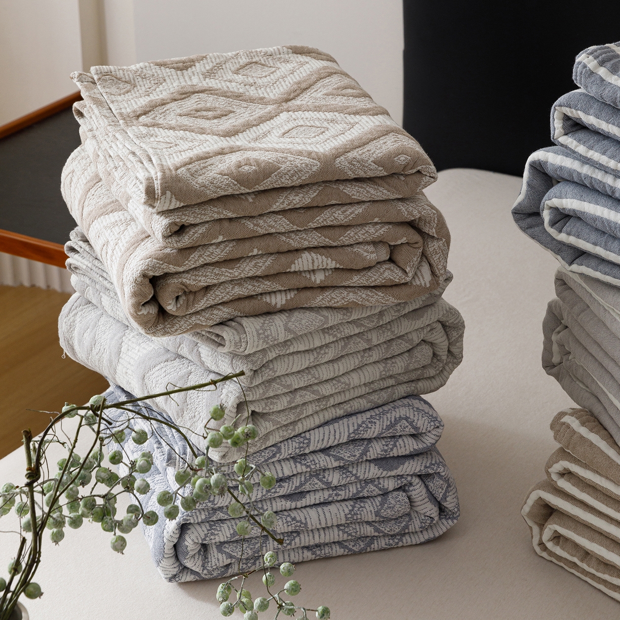 91家纺网 家纺一手货源 找家纺 （总）悦然毛巾被 2026新款全棉外贸条纹格子纱布盖毯