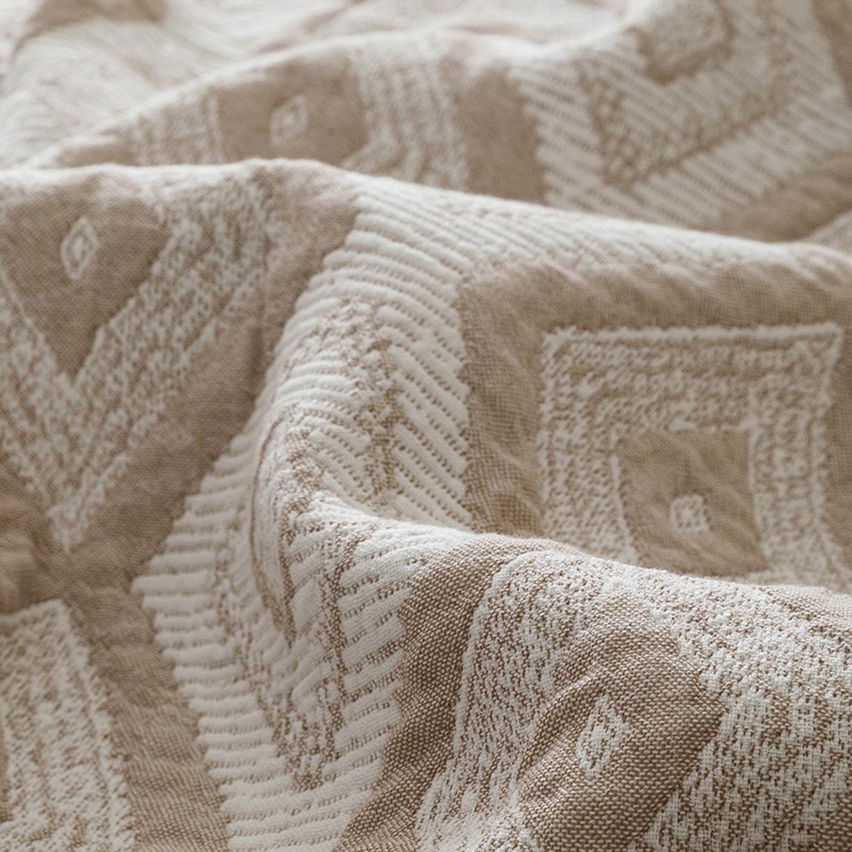 91家纺网 家纺一手货源 找家纺 悦然毛巾被 2026新款全棉外贸条纹格子纱布盖毯 极简棕