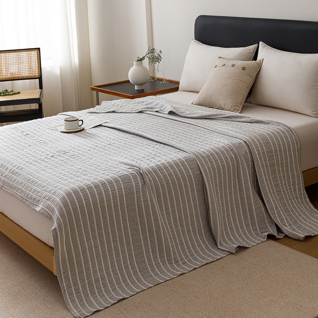 91家纺网 家纺一手货源 找家纺 悦然毛巾被 2026新款全棉外贸条纹格子纱布盖毯 初语灰