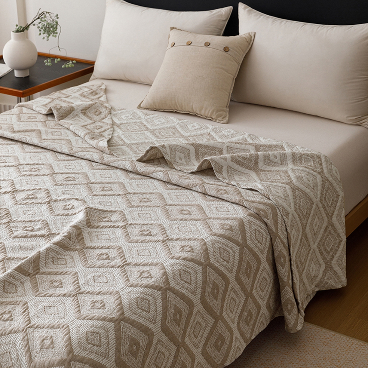 91家纺网 家纺一手货源 找家纺 悦然毛巾被 2026新款全棉外贸条纹格子纱布盖毯 极简棕