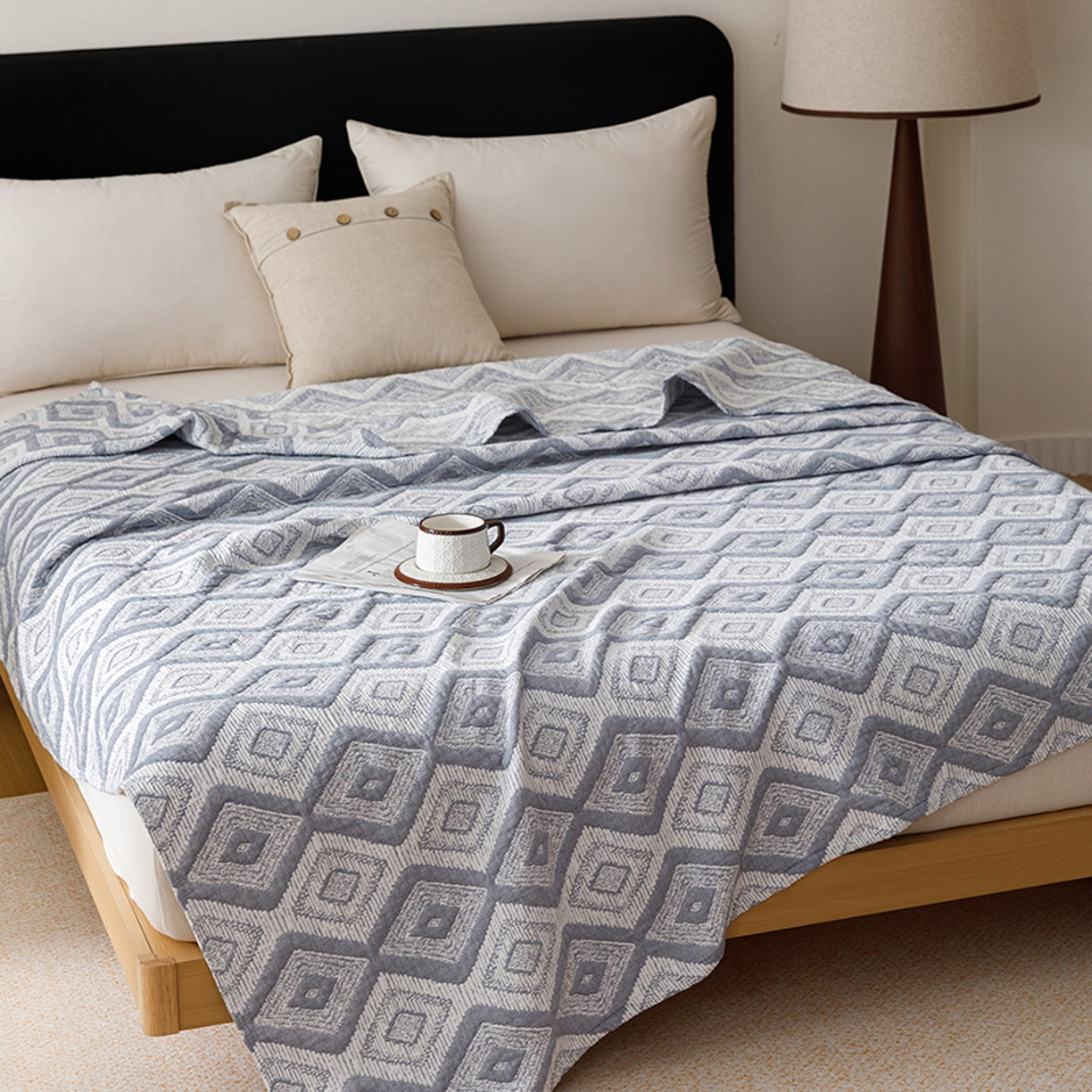 91家纺网 家纺一手货源 找家纺 悦然毛巾被 2026新款全棉外贸条纹格子纱布盖毯 极简蓝