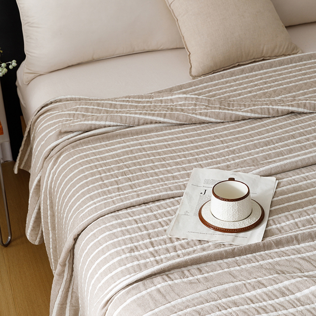 91家纺网 家纺一手货源 找家纺 悦然毛巾被 2026新款全棉外贸条纹格子纱布盖毯 初语棕