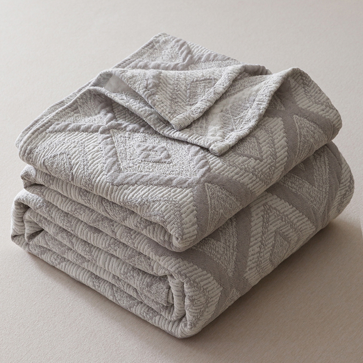 91家纺网 家纺一手货源 找家纺 悦然毛巾被 2026新款全棉外贸条纹格子纱布盖毯 极简灰