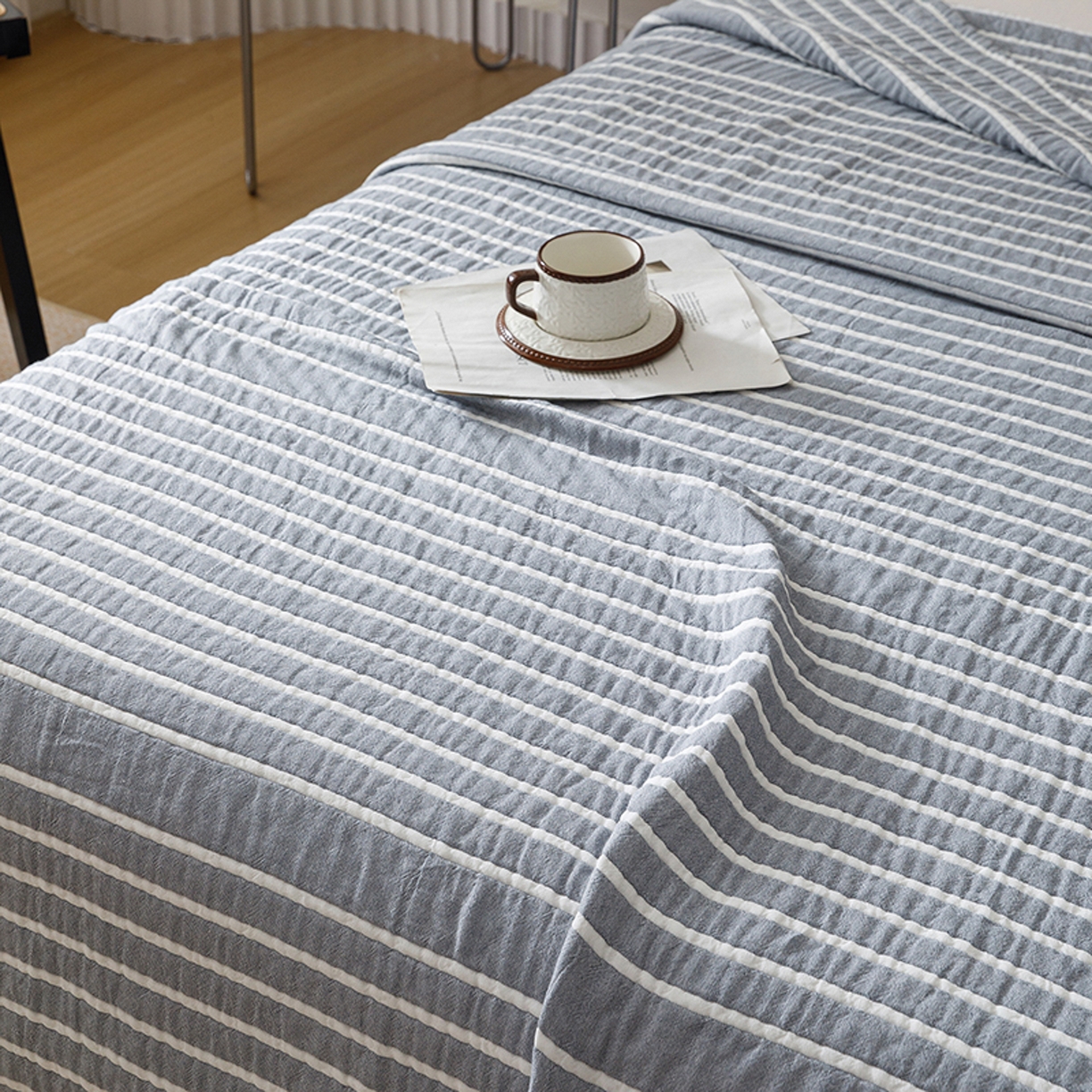 91家纺网 家纺一手货源 找家纺 悦然毛巾被 2026新款全棉外贸条纹格子纱布盖毯 初语蓝