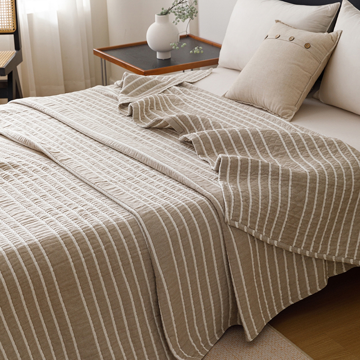 91家纺网 家纺一手货源 找家纺 悦然毛巾被 2026新款全棉外贸条纹格子纱布盖毯 初语棕