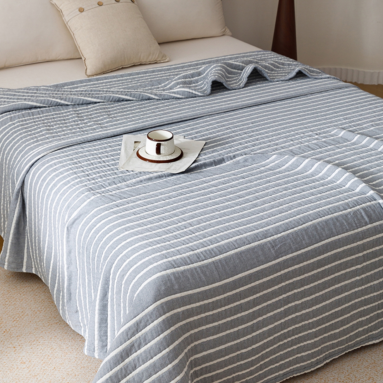 91家纺网 家纺一手货源 找家纺 悦然毛巾被 2026新款全棉外贸条纹格子纱布盖毯 初语蓝