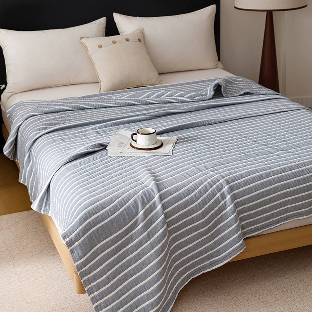 91家纺网 家纺一手货源 找家纺 悦然毛巾被 2026新款全棉外贸条纹格子纱布盖毯 初语蓝