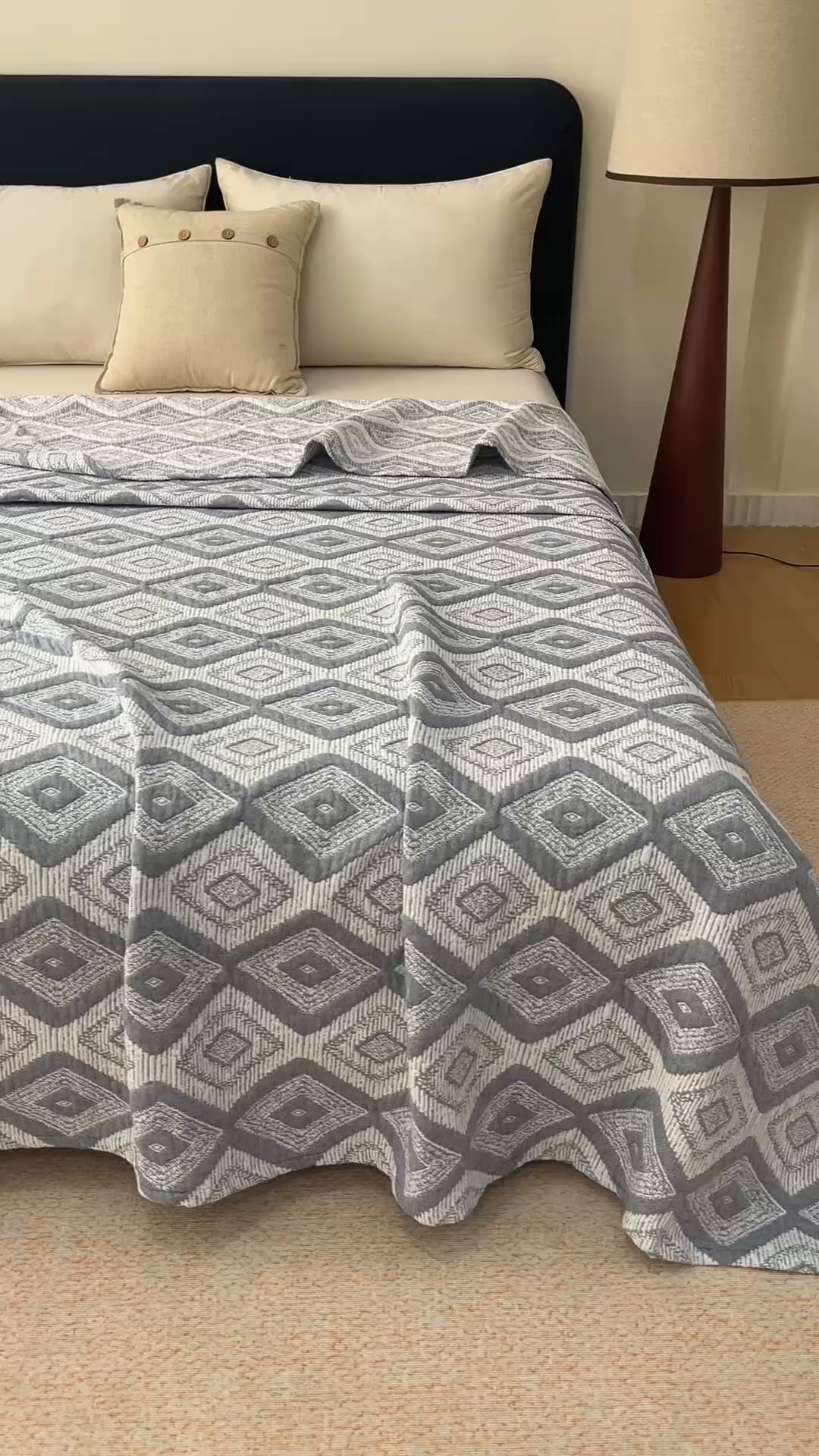 91家纺网 家纺一手货源 找家纺 悦然毛巾被 2026新款全棉外贸条纹格子纱布盖毯 极简蓝