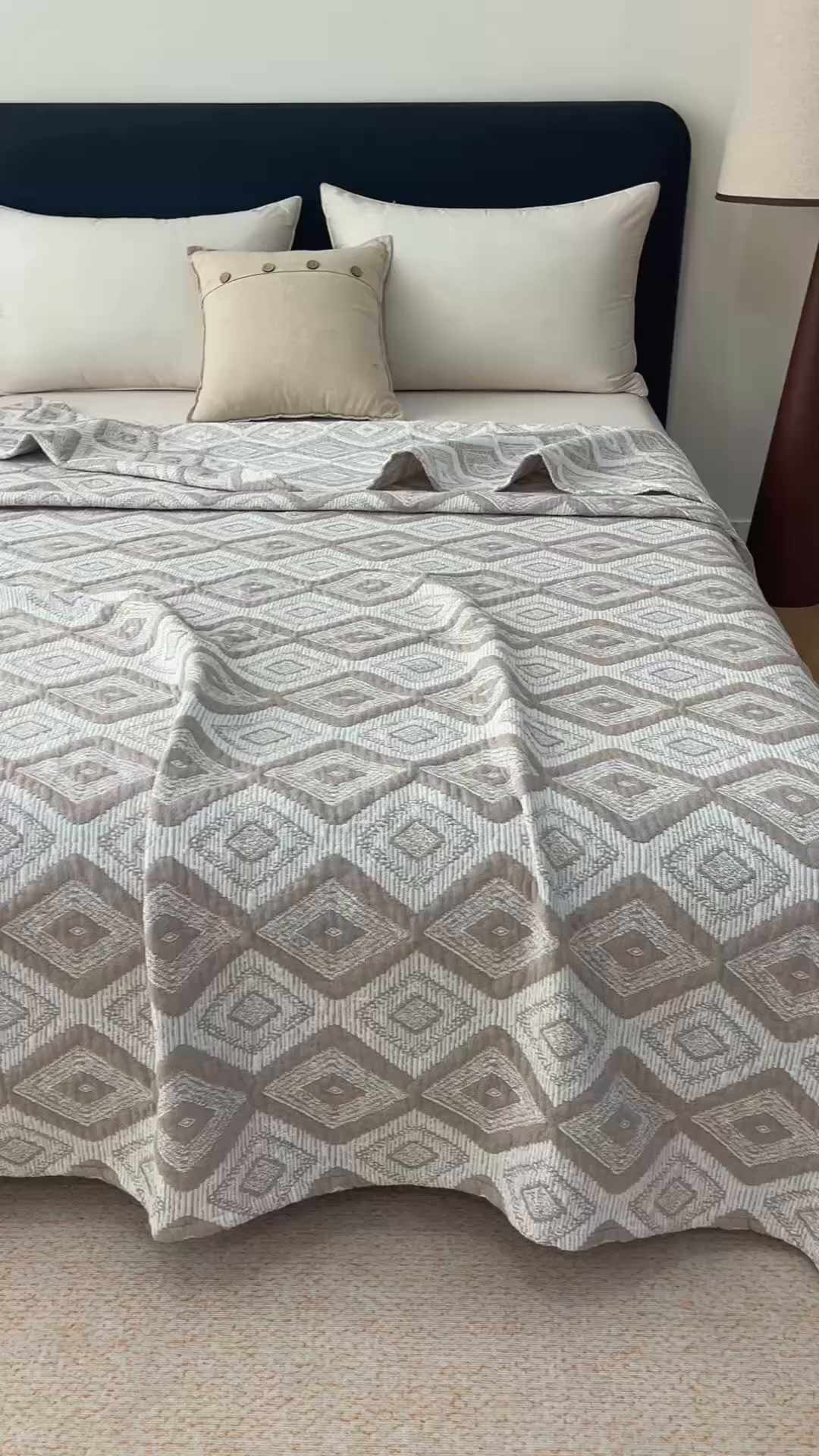 91家纺网 家纺一手货源 找家纺 悦然毛巾被 2026新款全棉外贸条纹格子纱布盖毯 极简棕