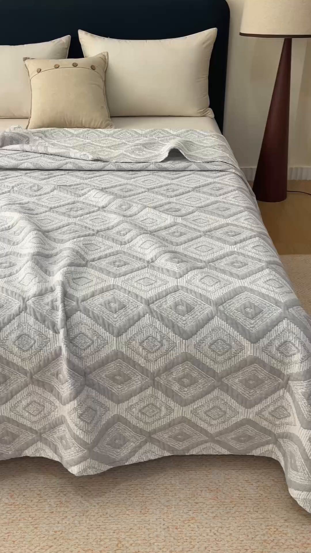 91家纺网 家纺一手货源 找家纺 悦然毛巾被 2026新款全棉外贸条纹格子纱布盖毯 极简灰