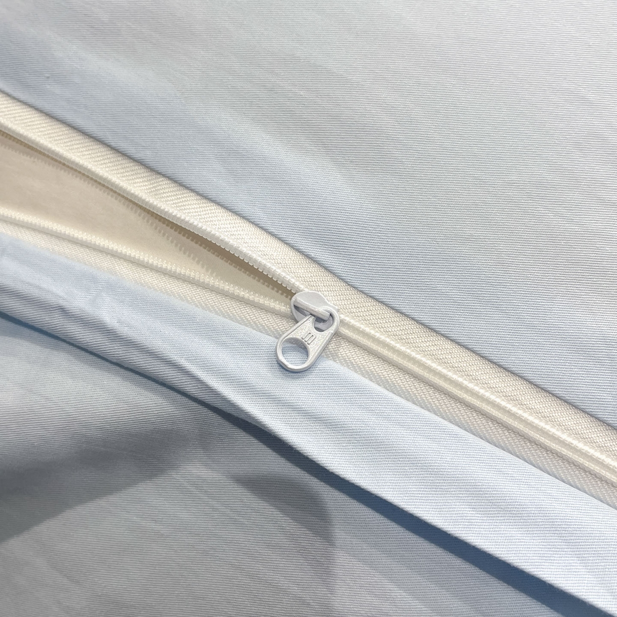 91家纺网 家纺一手货源 找家纺 乐美家纺 2026春夏新款软萌全棉纯棉贴布绣系列四件套 复古英伦黑猫