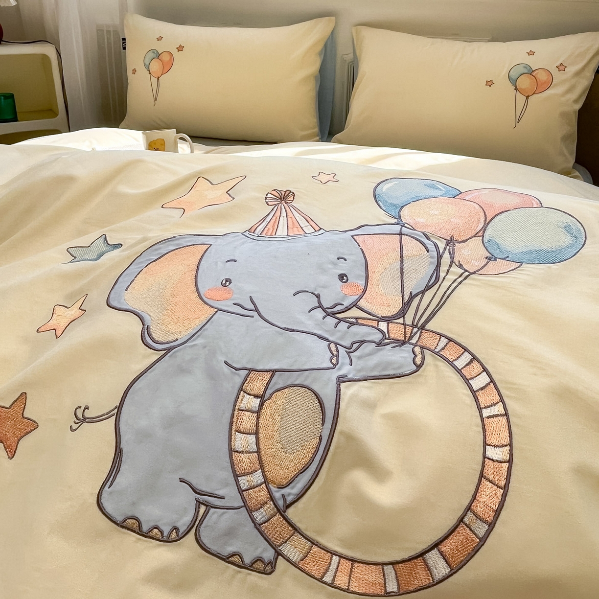 91家纺网 家纺一手货源 找家纺 乐美家纺 2026春夏新款软萌全棉纯棉贴布绣系列四件套 气球小象