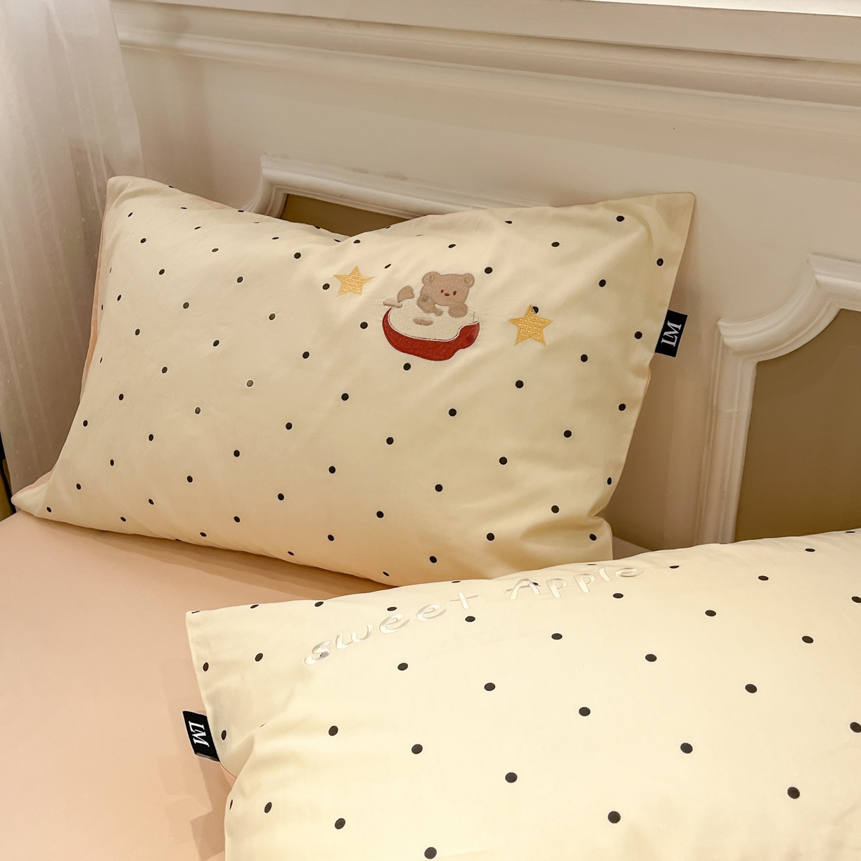 91家纺网 家纺一手货源 找家纺 乐美家纺 2026春夏新款软萌全棉纯棉贴布绣系列四件套 苹果小熊