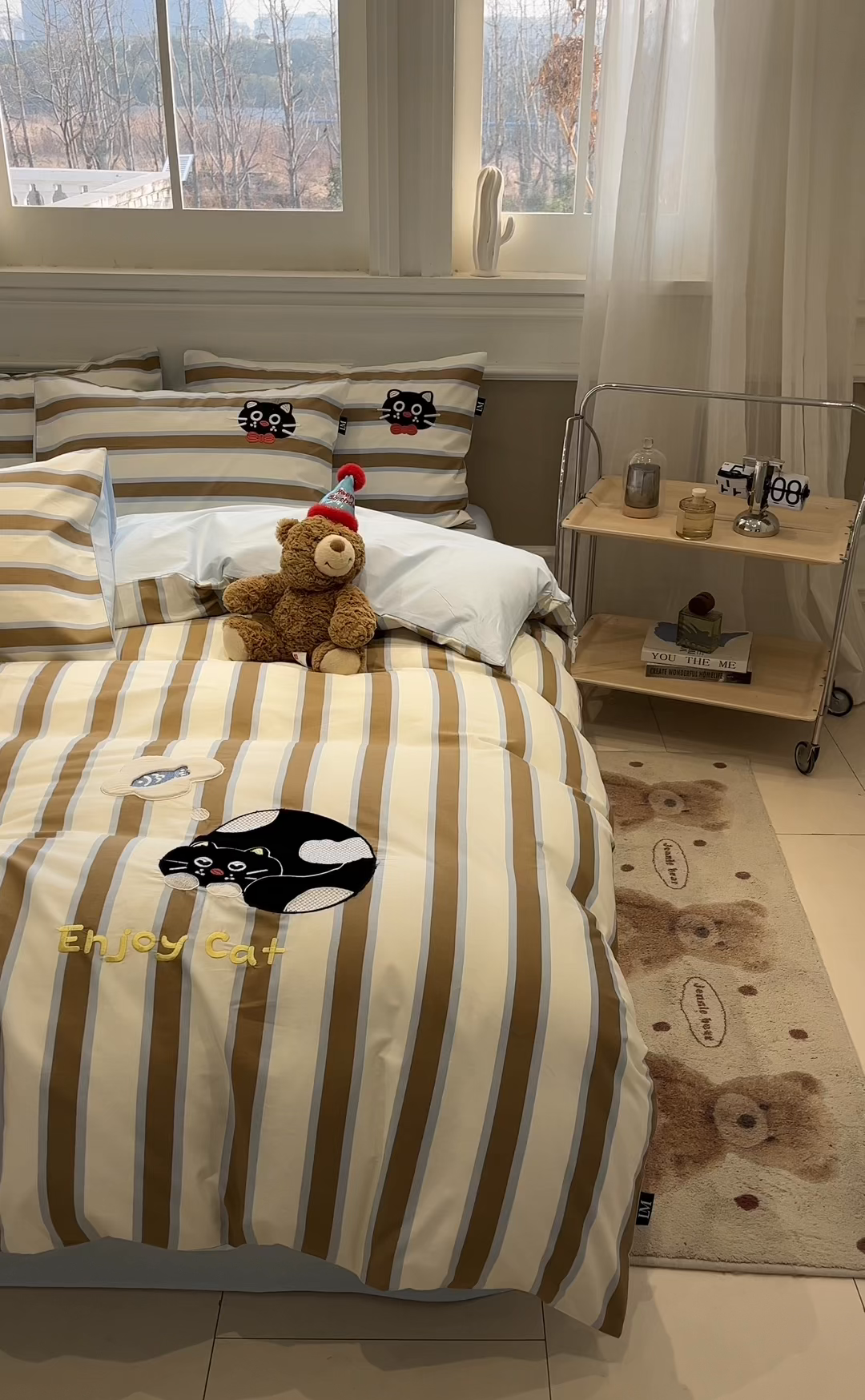 91家纺网 家纺一手货源 找家纺 乐美家纺 2026春夏新款软萌全棉纯棉贴布绣系列四件套 复古英伦黑猫