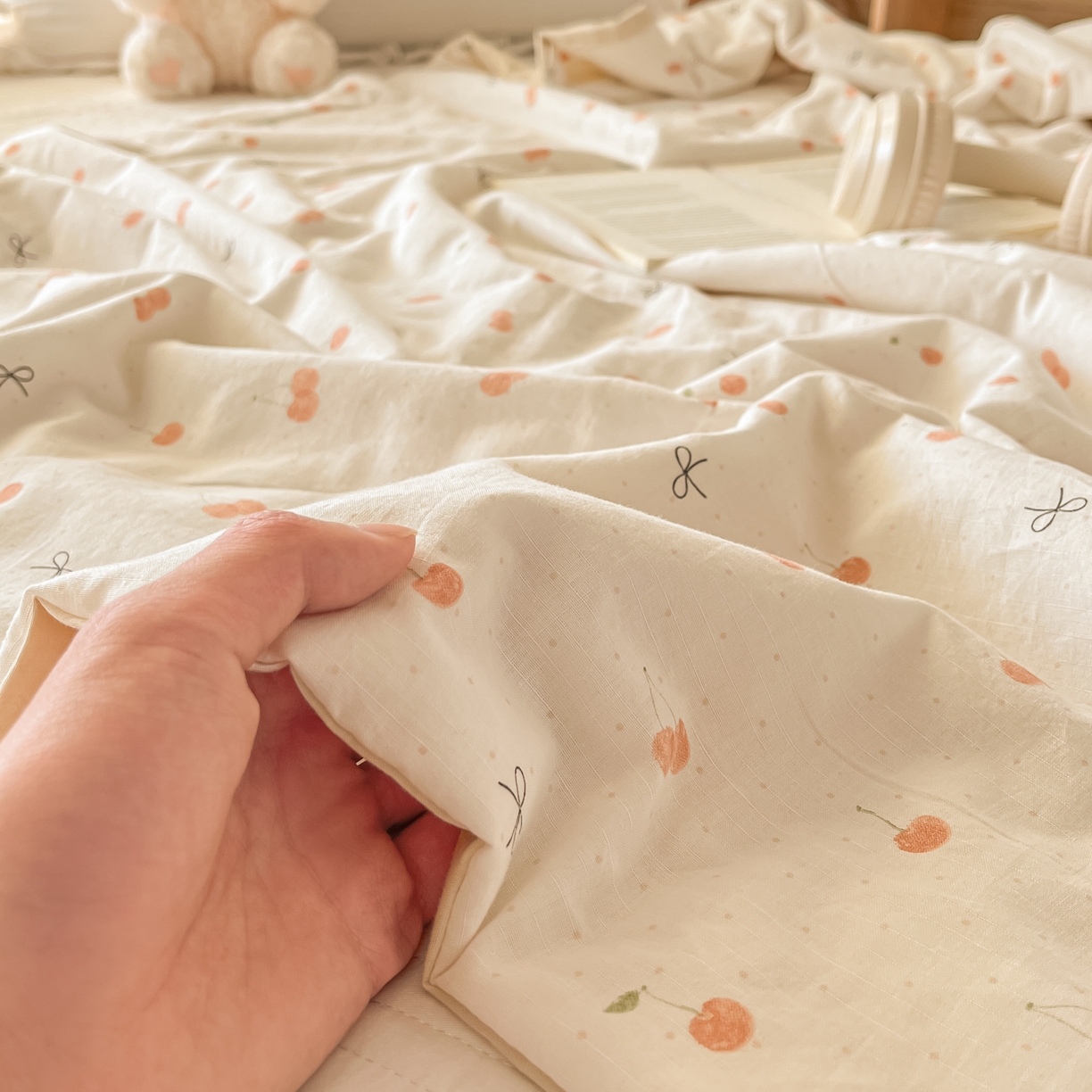 91家纺网 家纺一手货源 找家纺 有货 2026新款全棉棉麻提花印花夏被春秋被被子被-格格花屿系列 蜜杏樱桃