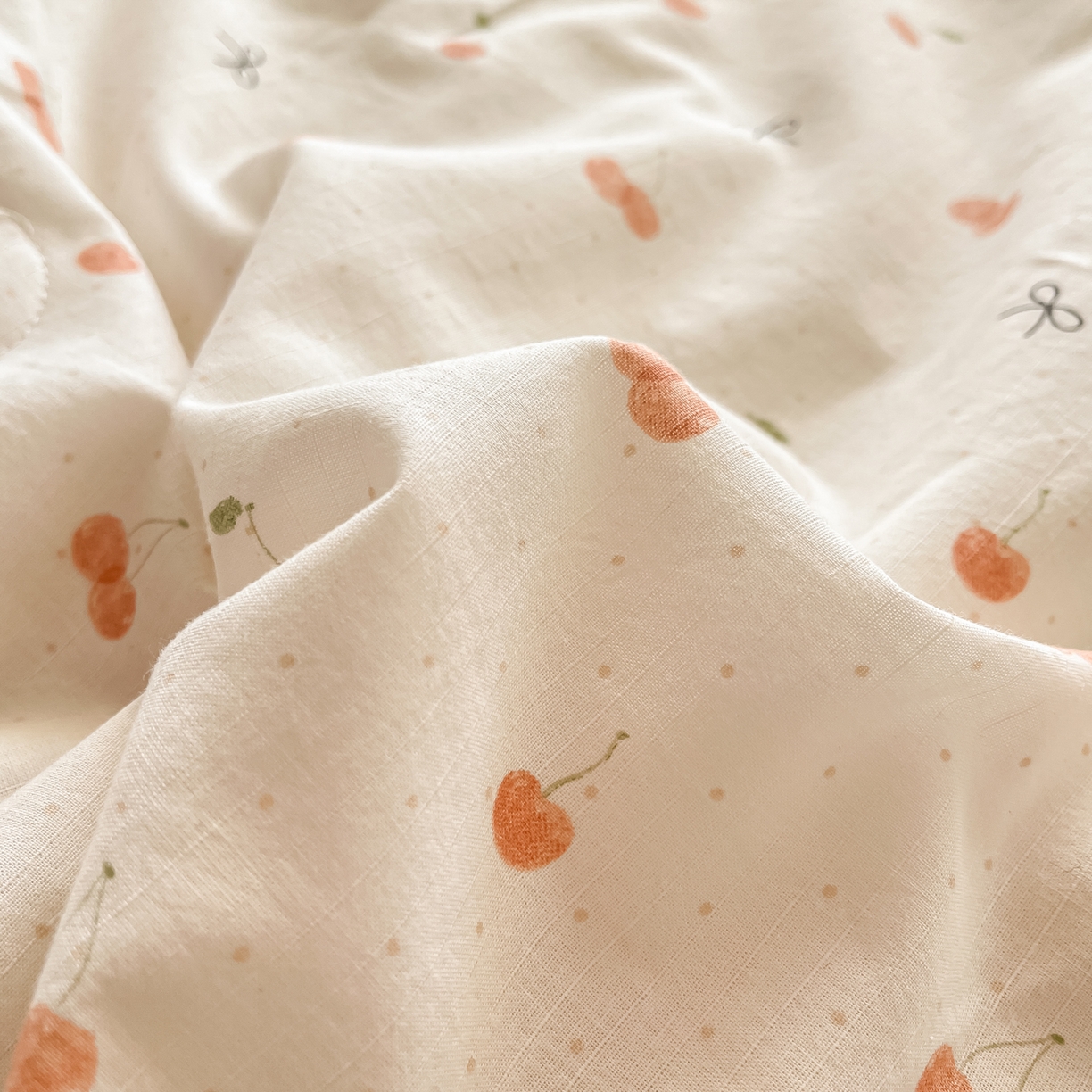 91家纺网 家纺一手货源 找家纺 有货 2026新款全棉棉麻提花印花夏被春秋被被子被-格格花屿系列 蜜杏樱桃