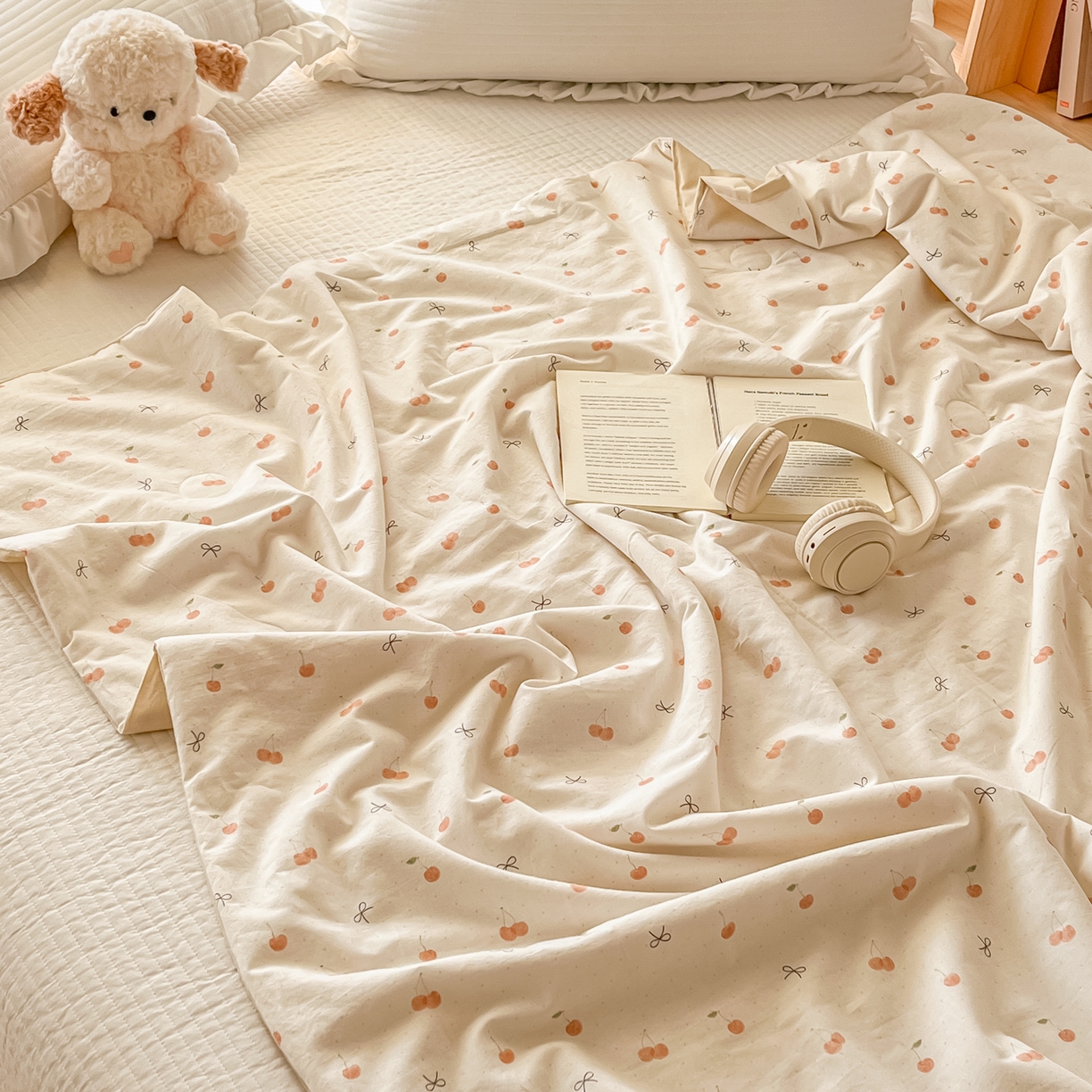 91家纺网 家纺一手货源 找家纺 有货 2026新款全棉棉麻提花印花夏被春秋被被子被-格格花屿系列 蜜杏樱桃