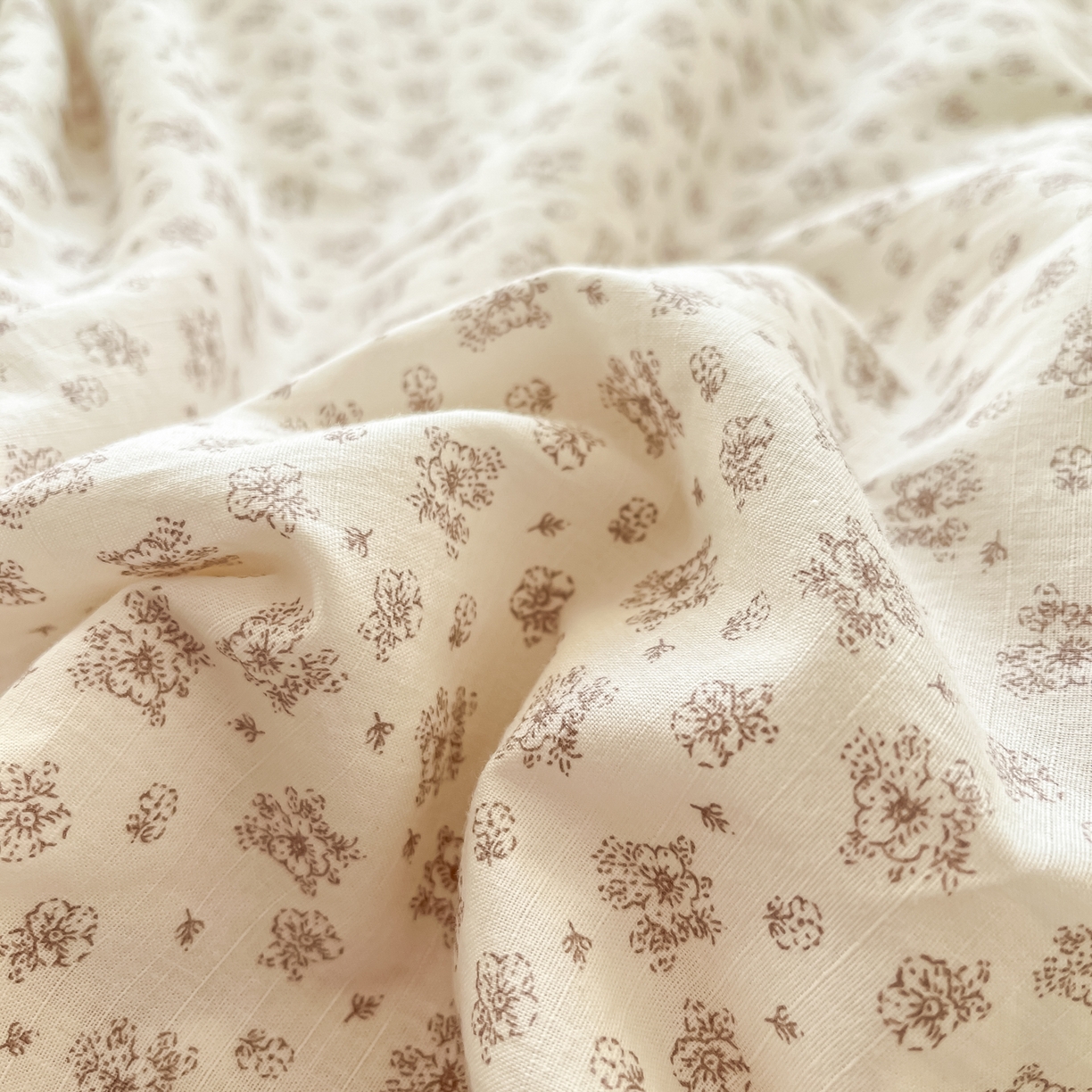 91家纺网 家纺一手货源 找家纺 有货 2026新款全棉棉麻提花印花夏被春秋被被子被-格格花屿系列 奶咖花簇