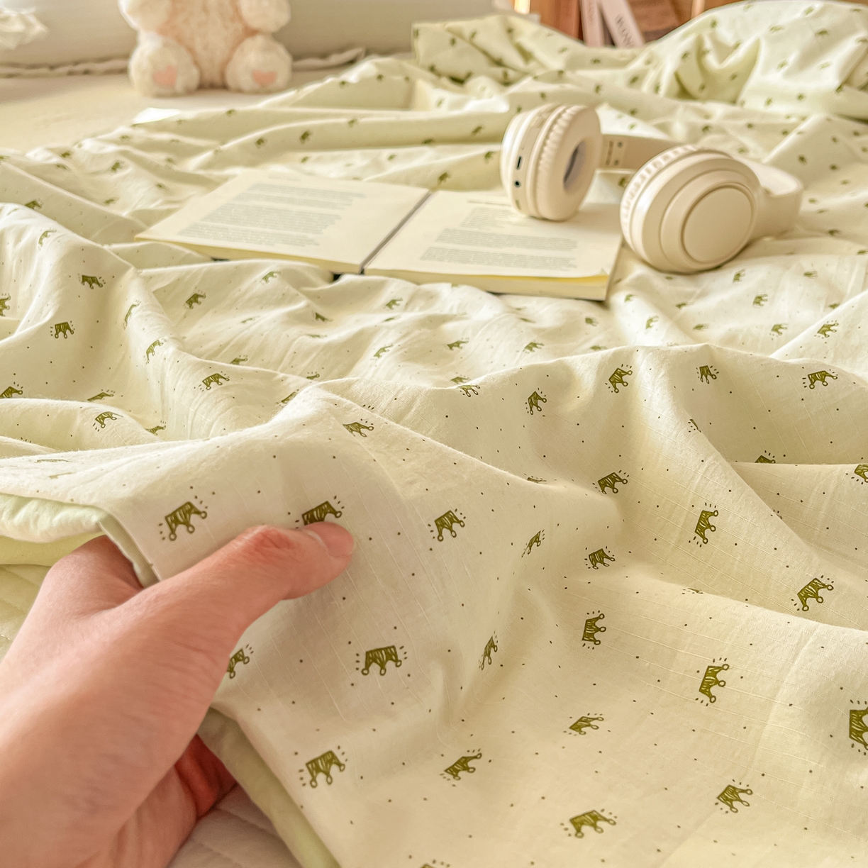 91家纺网 家纺一手货源 找家纺 有货 2026新款全棉棉麻提花印花夏被春秋被被子被-格格花屿系列 青柠木马