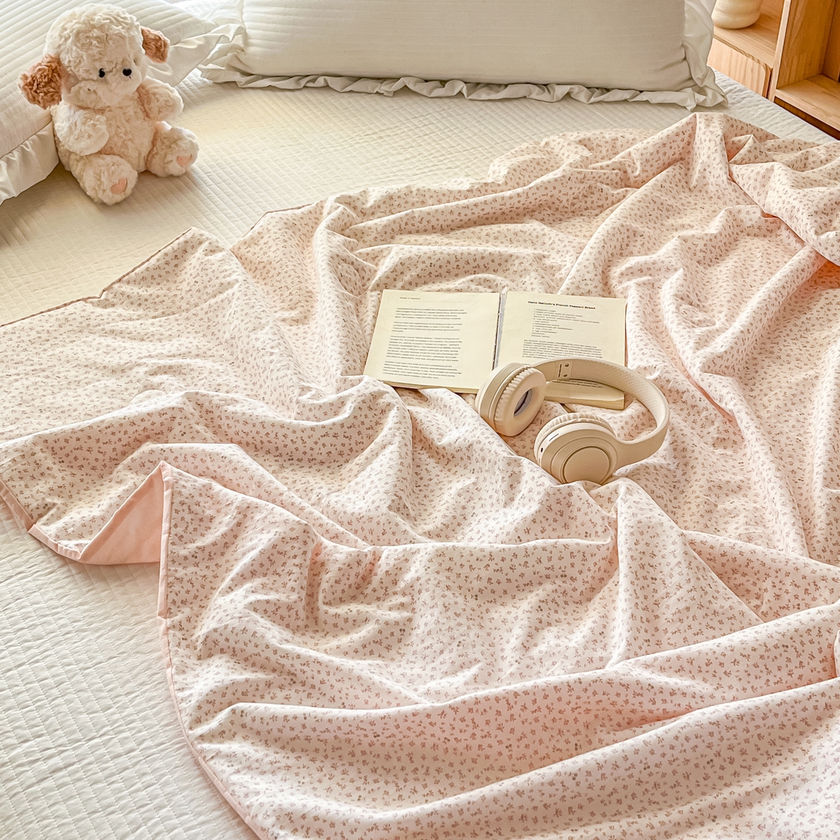 91家纺网 家纺一手货源 找家纺 有货 2026新款全棉棉麻提花印花夏被春秋被被子被-格格花屿系列 樱粉碎花