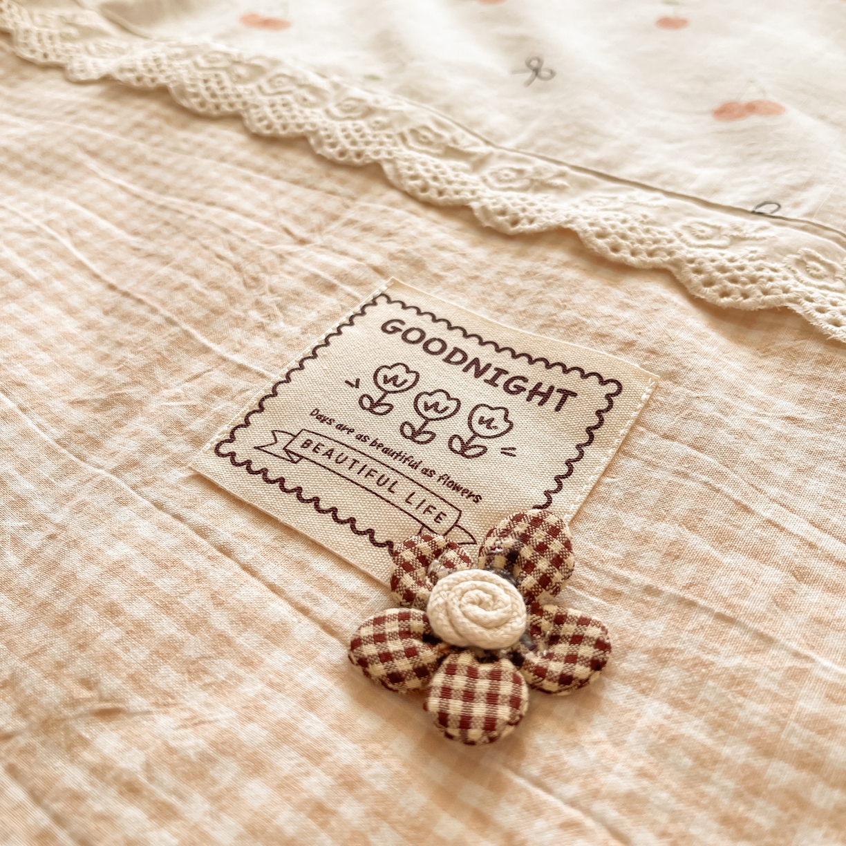 91家纺网 家纺一手货源 找家纺 有货 2026新款全棉棉麻提花印花夏被春秋被被子被-格格花屿系列 蜜杏樱桃