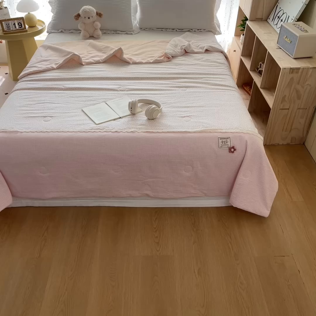 91家纺网 家纺一手货源 找家纺 有货 2026新款全棉棉麻提花印花夏被春秋被被子被-格格花屿系列 樱粉碎花