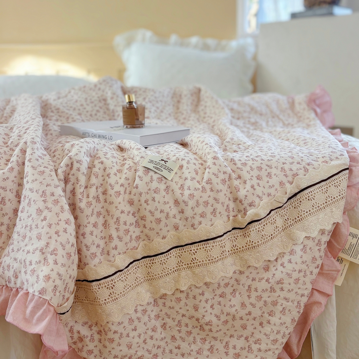 91家纺网 家纺一手货源 找家纺 有货 2026春夏新款全棉双层纱被子被芯-南法假日系列 粉蔷薇