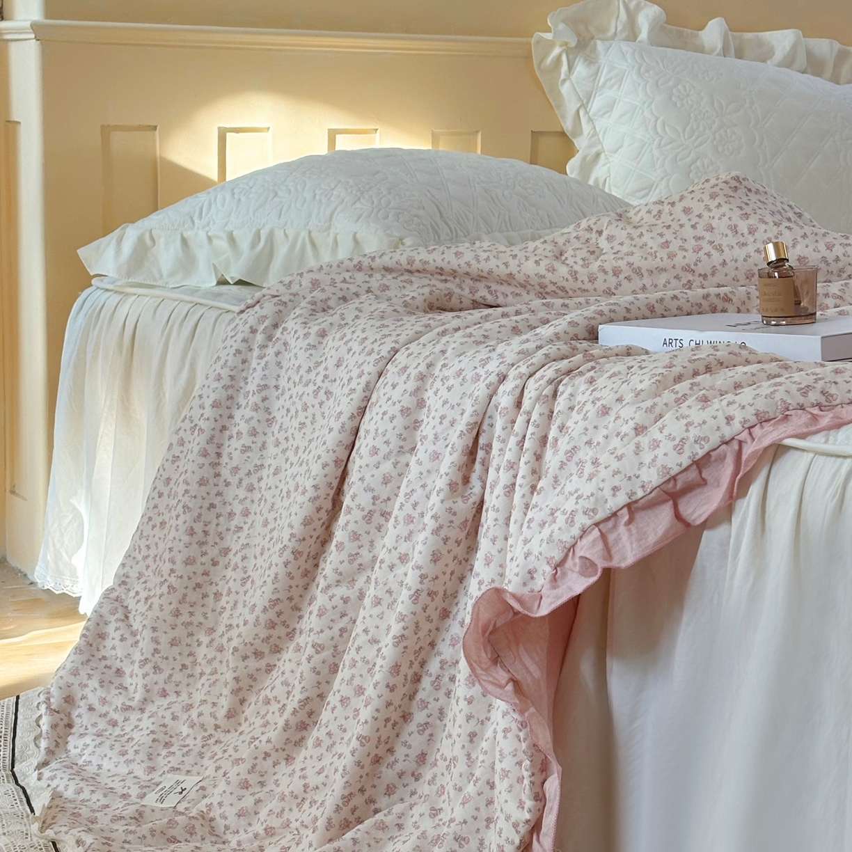 91家纺网 家纺一手货源 找家纺 有货 2026春夏新款全棉双层纱被子被芯-南法假日系列 粉蔷薇
