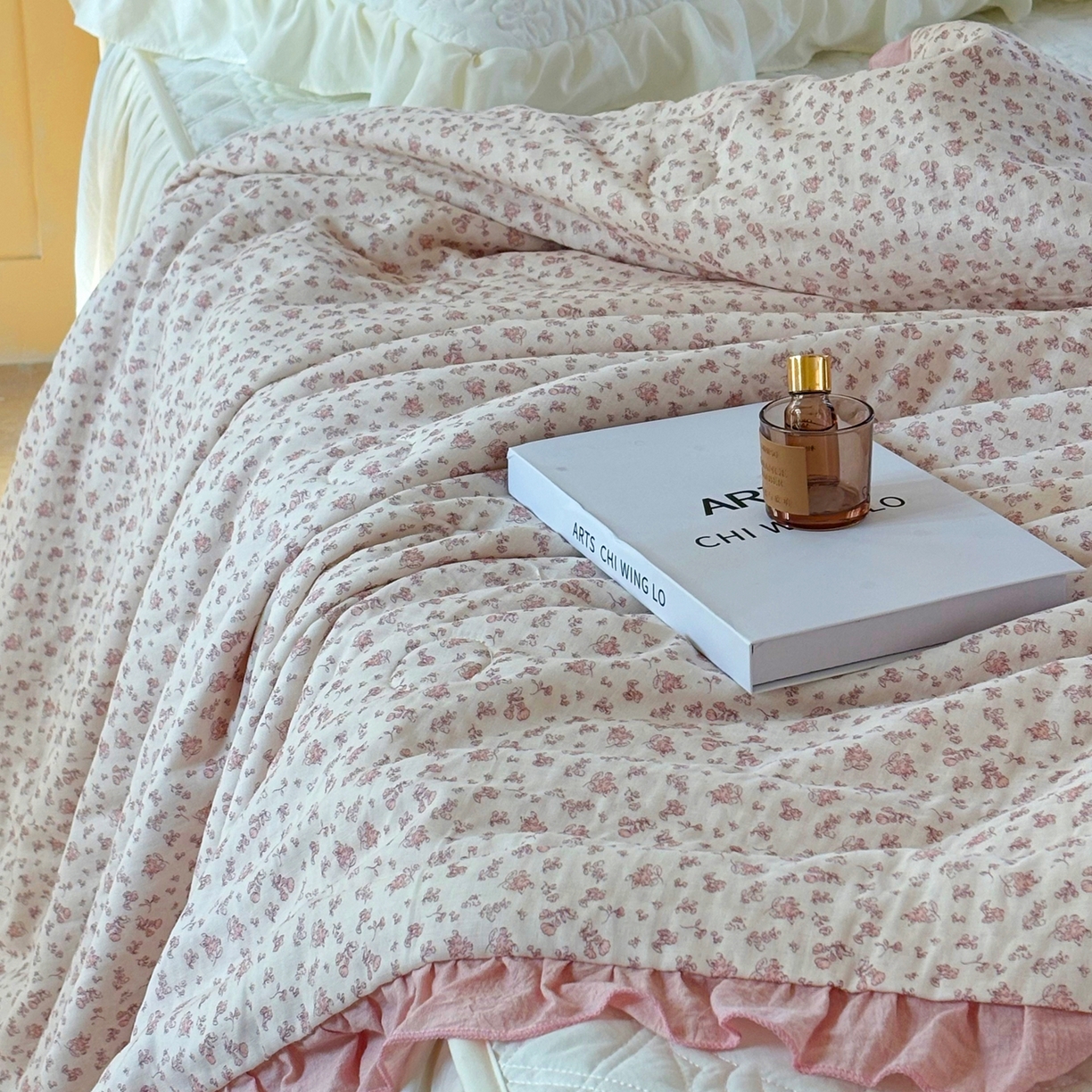 91家纺网 家纺一手货源 找家纺 有货 2026春夏新款全棉双层纱被子被芯-南法假日系列 粉蔷薇