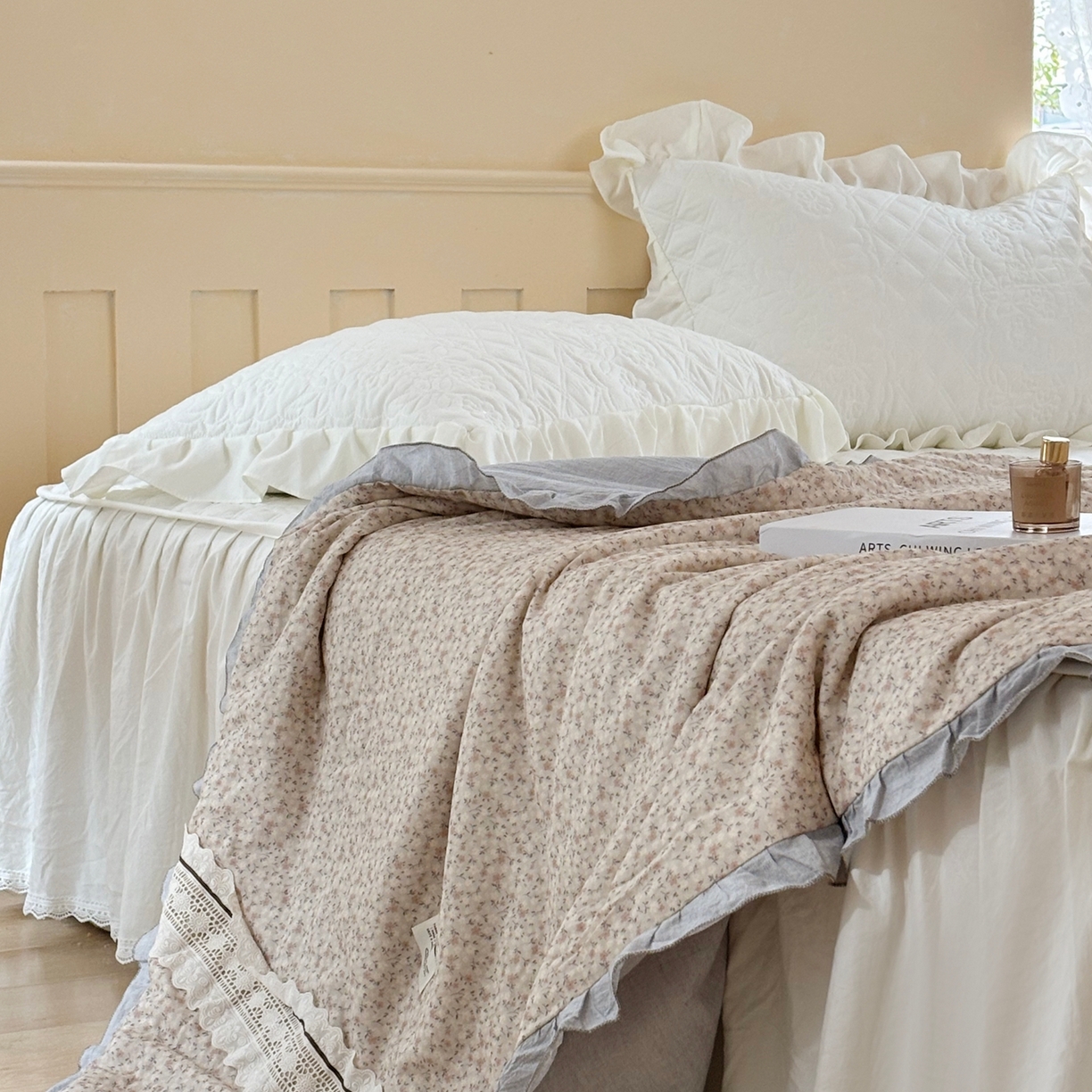 91家纺网 家纺一手货源 找家纺 有货 2026春夏新款全棉双层纱被子被芯-南法假日系列 杏蒲英