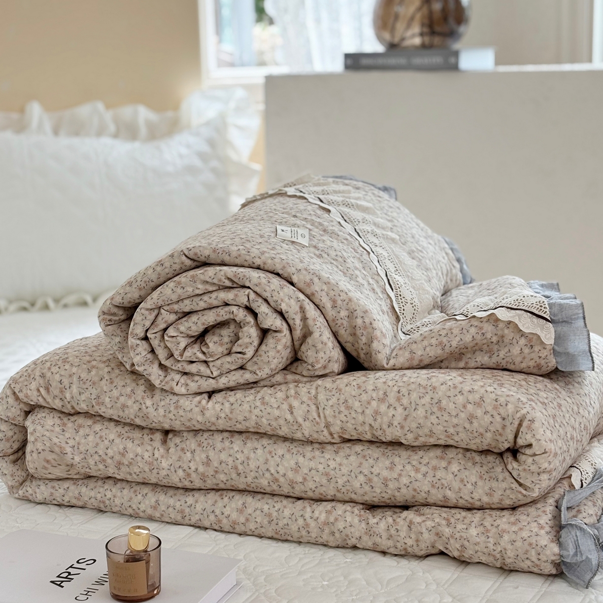 91家纺网 家纺一手货源 找家纺 有货 2026春夏新款全棉双层纱被子被芯-南法假日系列 杏蒲英